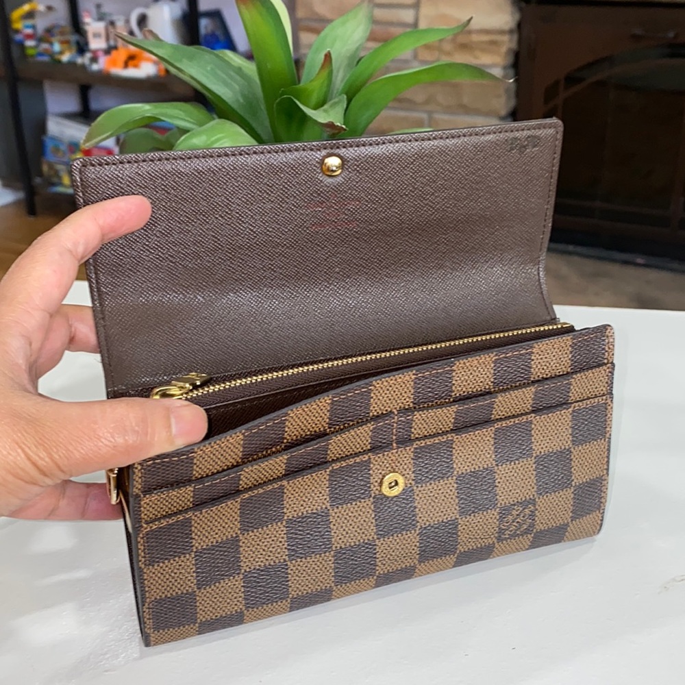 Authentic Lv - image 8